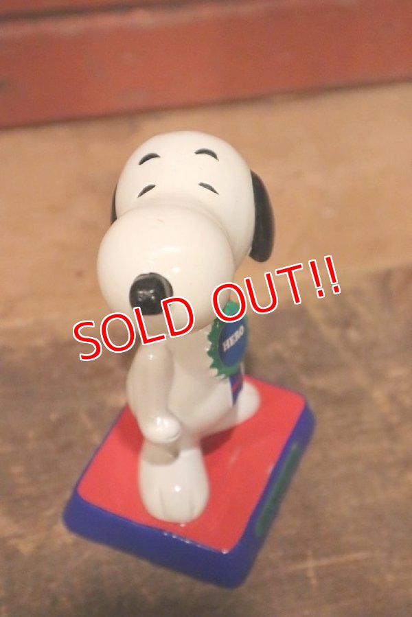 画像3: ct-230301-104 Snoopy / Determined 1970's Paper Mache Figure "It's hero time."