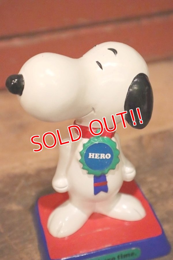画像2: ct-230301-104 Snoopy / Determined 1970's Paper Mache Figure "It's hero time."