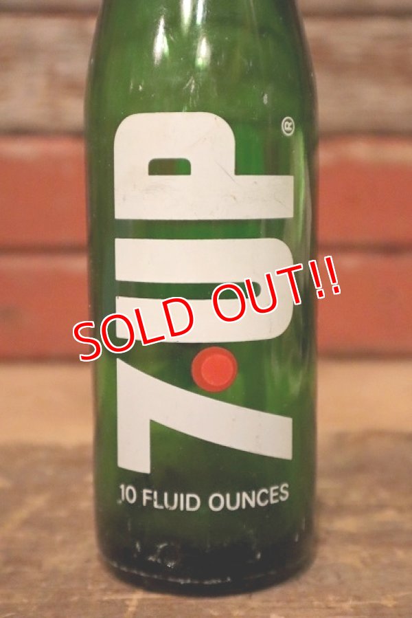 画像2: dp-210401-75 7up / 1960's-1970's 10 FL.OZ.Bottle