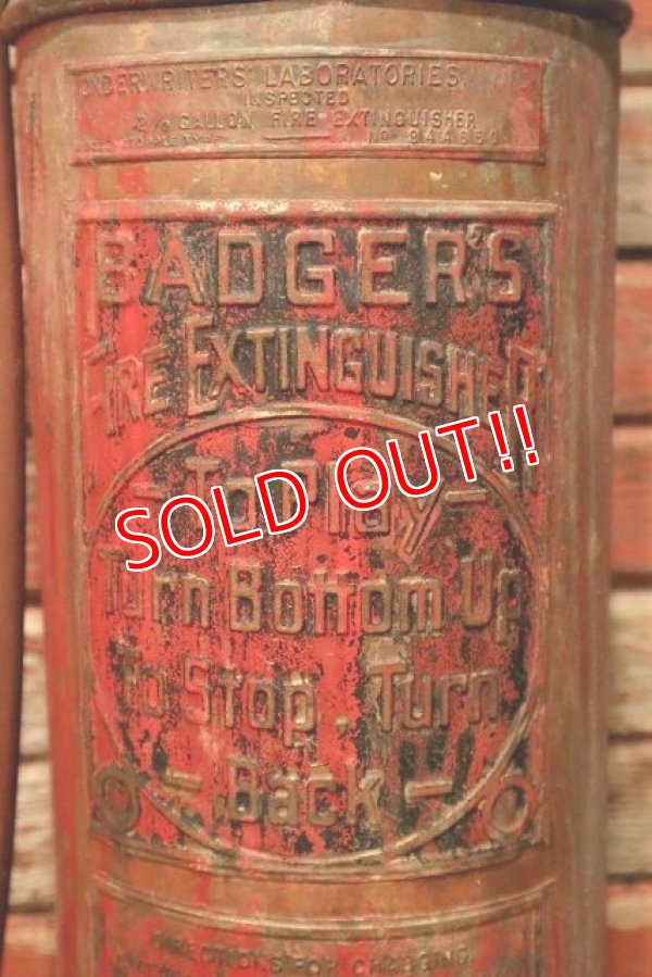 画像2: dp-230301-128 1940's-1950's BADGER'S Metal Fire Extinguisher
