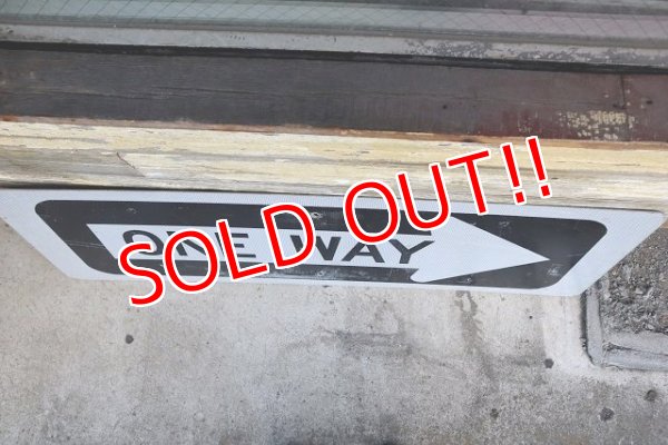 画像7: dp-210401-63 Road Sign "⇒ONE WAY"