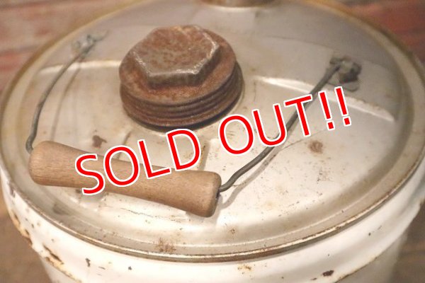 画像9: dp-230401-48 VALVOLINE / 1950's 5 U.S. GALLONS OIL CAN