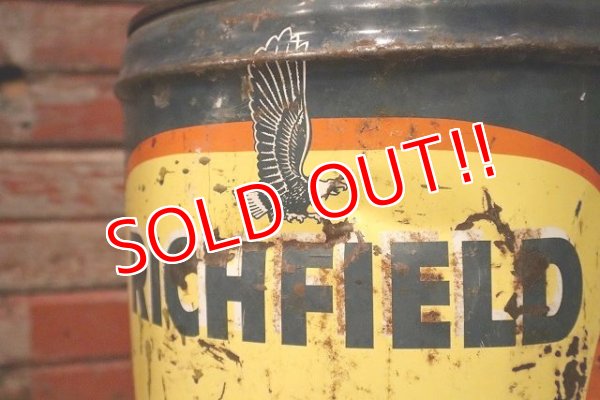 画像2: dp-230401-19 RICHFIELD / 1960's 5 U.S. GALLONS OIL CAN