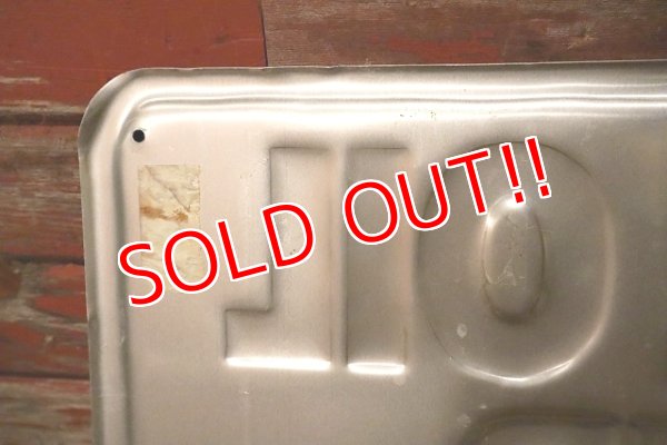 画像8: dp-230503-69 VALVOLINE / 1980's Embossed Metal Sign