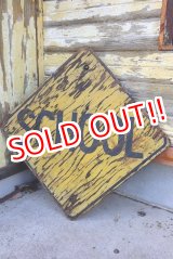 画像: dp-230301-129 Wooden Road Sign "SCHOOL"