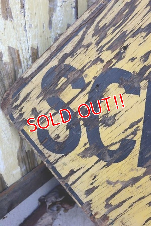 画像2: dp-230301-129 Wooden Road Sign "SCHOOL"