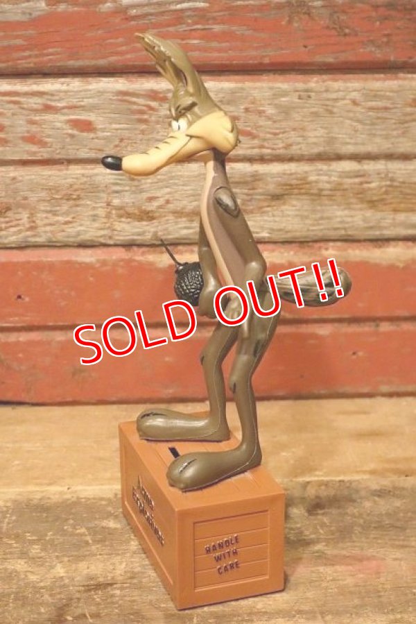 画像4: ct-231001-31 Wile E. Coyote / DAKIN 1968 Figure & Coin Bank