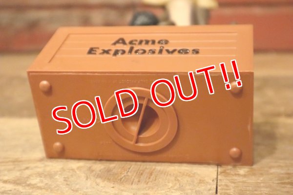 画像8: ct-231001-31 Wile E. Coyote / DAKIN 1968 Figure & Coin Bank