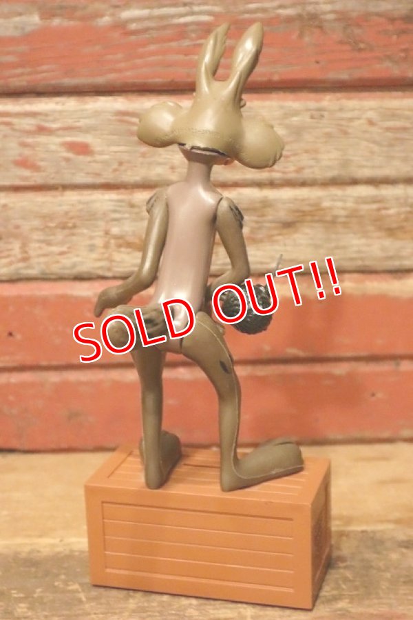 画像7: ct-231001-31 Wile E. Coyote / DAKIN 1968 Figure & Coin Bank