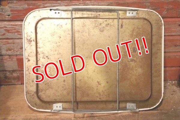 画像10: ct-231012-01 Hanna-Barbera Characters / 1960's Tin Holding Kid's Table