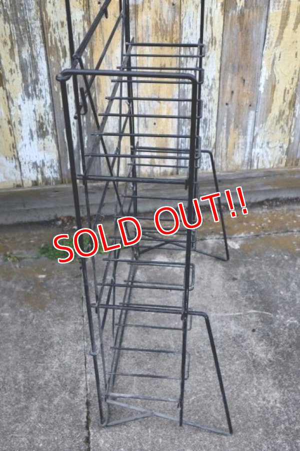 画像8: dp-240101-18 INTERSATTE BATTERIES / 〜1980's Metal Wire Rack