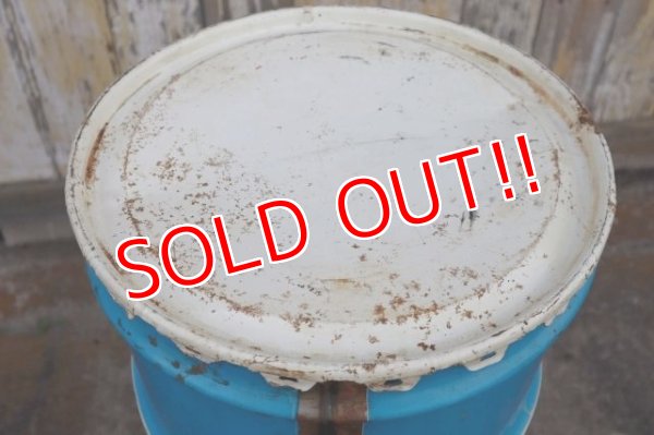 画像8: dp-240101-26 VALVOLINE / 1960's-1970's 120 LBS. 16 U.S. GALLONS OIL CAN