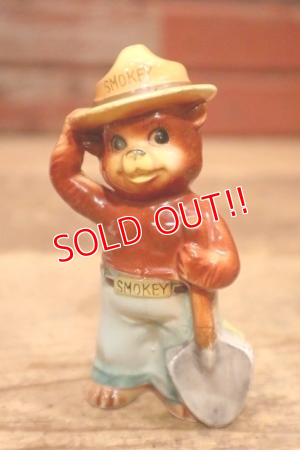 画像2: ct-240301-34 Smokey Bear / 1960's Salt and Pepper Shaker