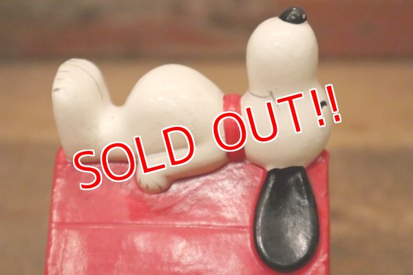 画像2: ct-240321-05 Snoopy / Determined 1970's Coin Bank "Snoopy House"