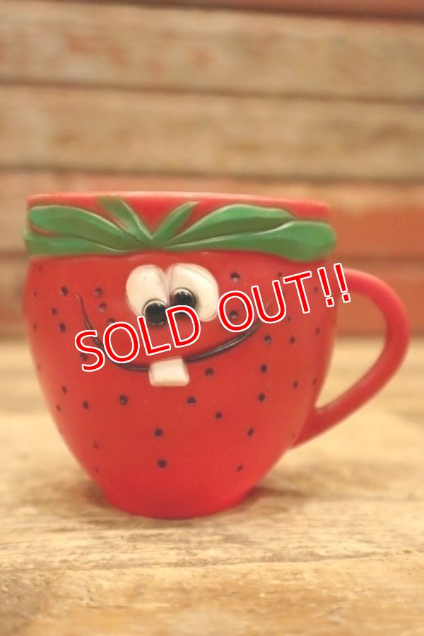 画像1: ct-230503-14 Pillsbury / 1970's Funny Face Plastic Mug "Freckle Face Strawberry