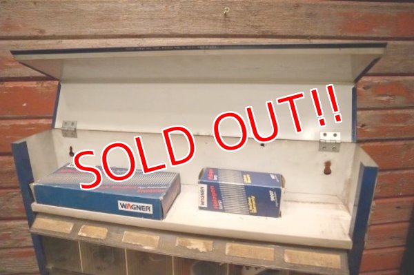 画像10: dp-240101-21 【SALE】EVEREADY Auto Lamp Bulbs Metal Cabinet