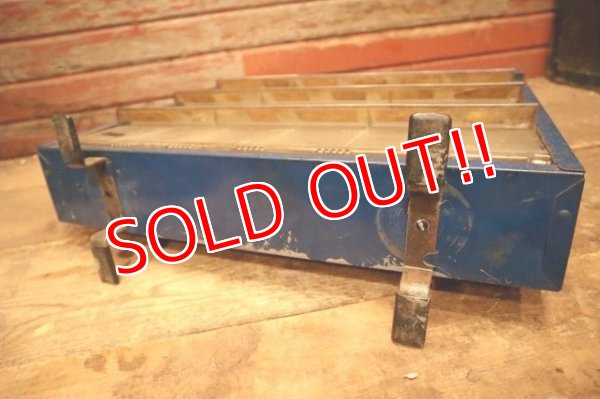 画像15: dp-240101-21 【SALE】EVEREADY Auto Lamp Bulbs Metal Cabinet