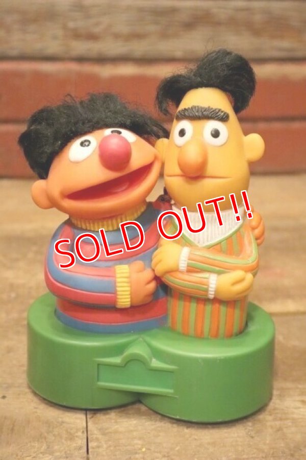 画像1: ct-240214-09 SESAME STREET / Ernie & Bert 1976 AM Radio