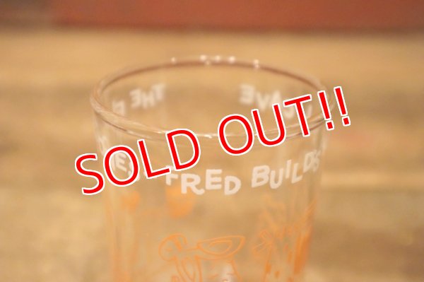 画像8: gs-240605-09 The Flintstones / Welch's 1960's Glass "FRED BUILDS A DOLL CAVE"