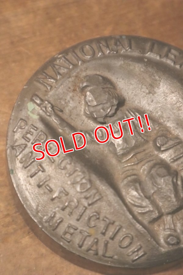画像2: dp-240911-87 NATIONAL LEAD COMPANY 1930's Dutch Boy Paint Metal Paperweight