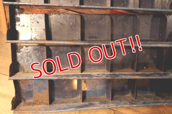 画像6: dp-241225-11 Stant 1950's RADIATOR CAPS GASOLINE CAPS Metal Rack