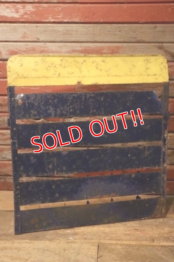 画像11: dp-241225-11 Stant 1950's RADIATOR CAPS GASOLINE CAPS Metal Rack