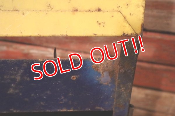 画像12: dp-241225-11 Stant 1950's RADIATOR CAPS GASOLINE CAPS Metal Rack