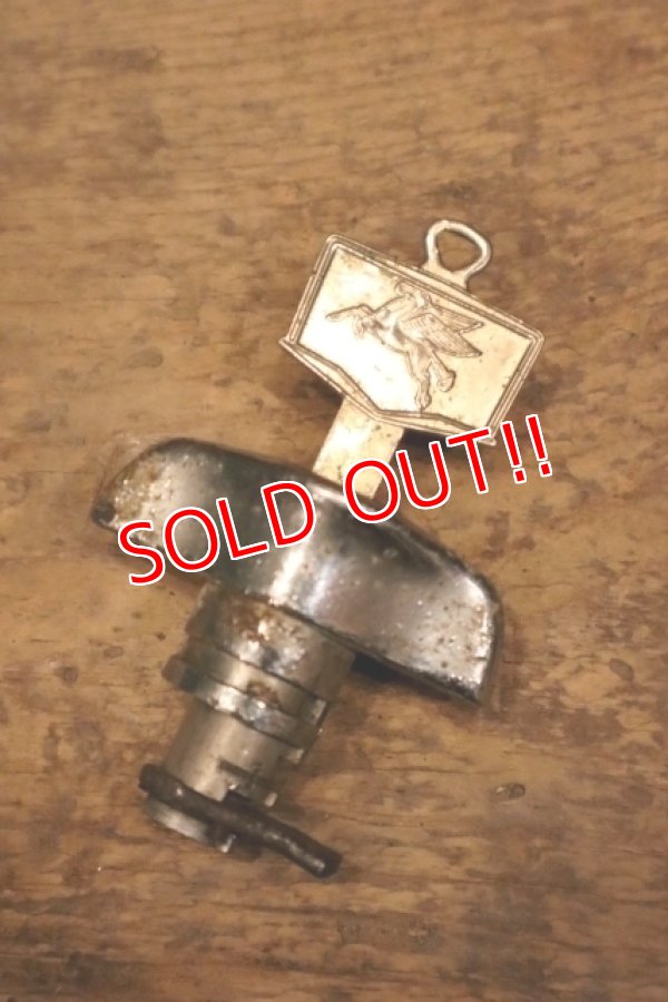 画像1: dp-221201-53 Mobil / 1940's-1950's Lock & Key