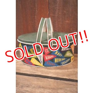 画像: dp-250404-01 THE OHIO ART CO. 1950's-1960's COLLEGE PENNANTS TIN BOX