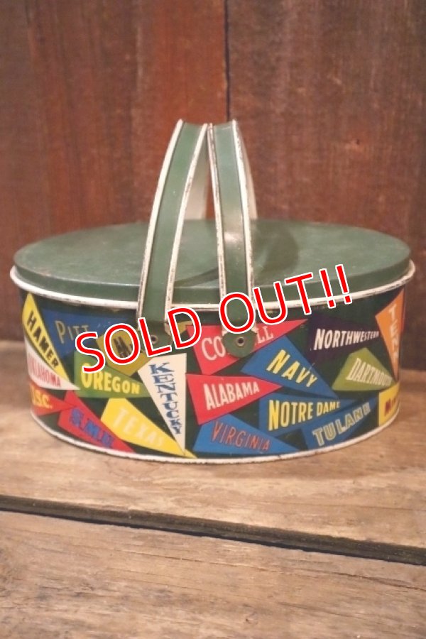 画像1: dp-250404-01 THE OHIO ART CO. 1950's-1960's COLLEGE PENNANTS TIN BOX