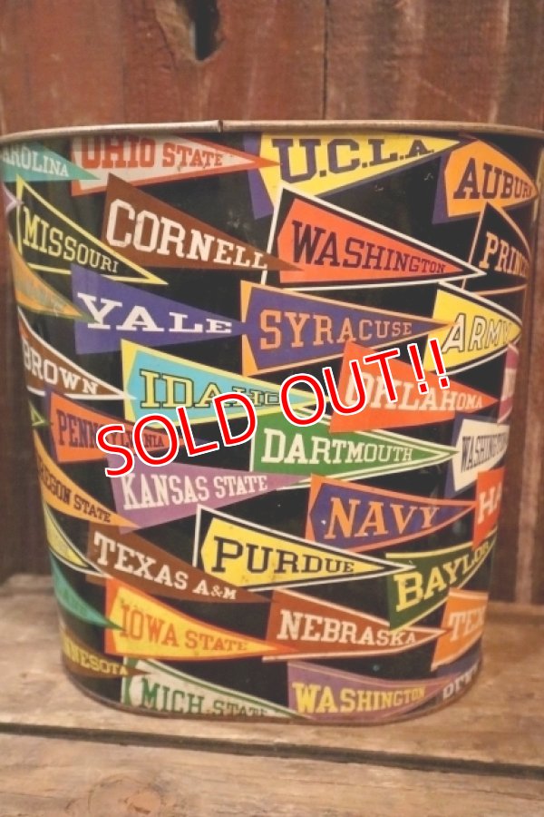 画像2: dp-250404-02 Decoware 1950's-1960's COLLEGE PENNANTS TIN BOX