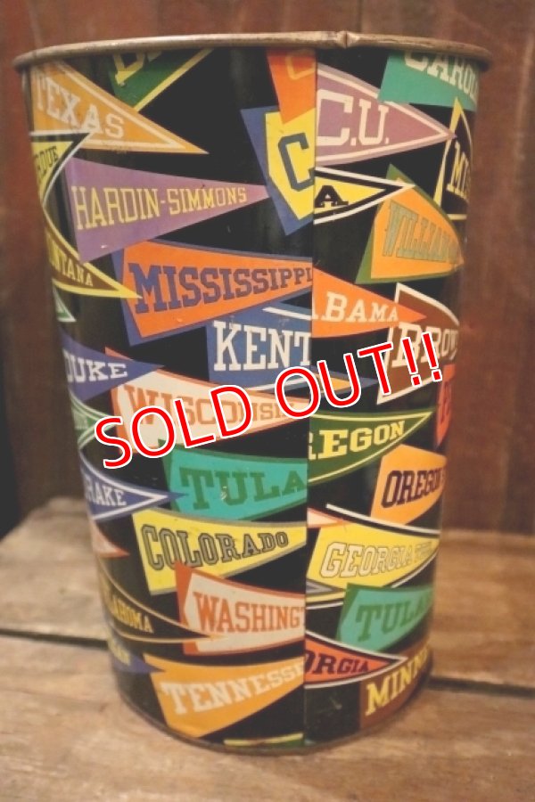 画像4: dp-250404-02 Decoware 1950's-1960's COLLEGE PENNANTS TIN BOX