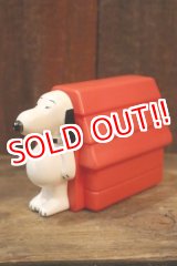 画像: ct-110309-11 Snoopy and Doghouse / AVON 1970's Non-Tear Shampoo Bottle