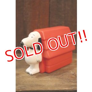 画像: ct-110309-11 Snoopy and Doghouse / AVON 1970's Non-Tear Shampoo Bottle