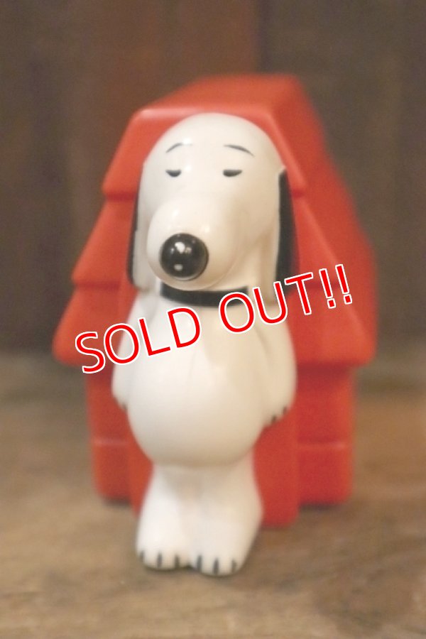 画像2: ct-110309-11 Snoopy and Doghouse / AVON 1970's Non-Tear Shampoo Bottle