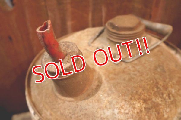 画像9: dp-250618-69 MARATHON V.E.P. 1960's 5 U.S. GALLONS MOTOR OIL CAN