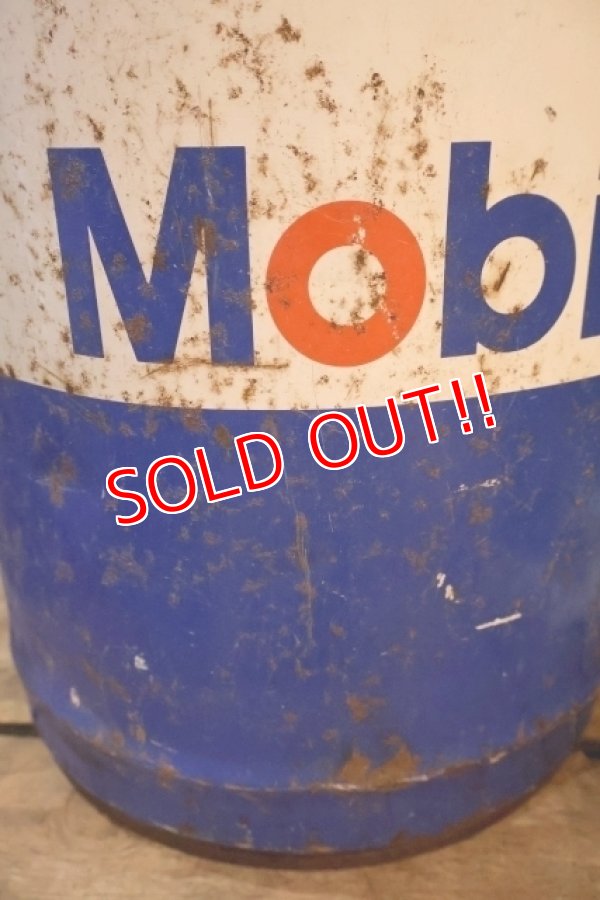 画像2: dp-250618-66 Mobil 1970's 5 U.S. GALLONS OIL CAN