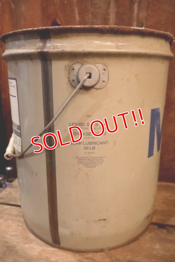 画像6: dp-250618-60 Mobil 1980's 5 U.S. GALLONS CAN