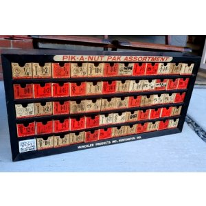 画像: dp-251010-04 HUNCKLER PRODUCTS INC., 1960's PIK-A-NUT PAK ASSORTMENT METAL DISPLAY RACK