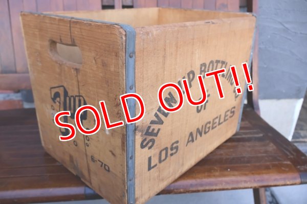 画像1: dp-260106-08 SEVEN UP BOTTLING CO. OF LOS ANGELS 7 Up / 1970's Wood Box