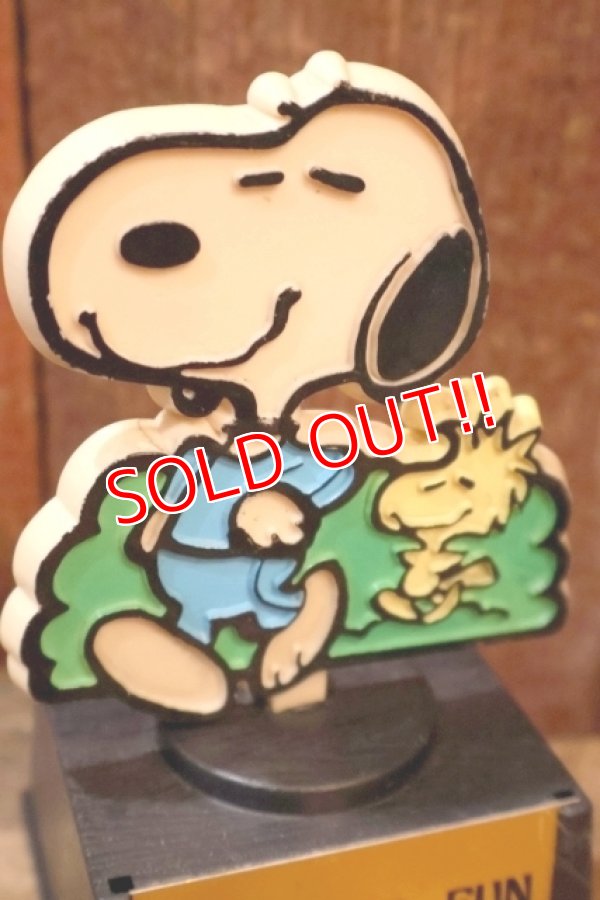 画像2: ct-251201-57 Snoopy / AVIVA 1970's Trophy "RUN FOR FUN"