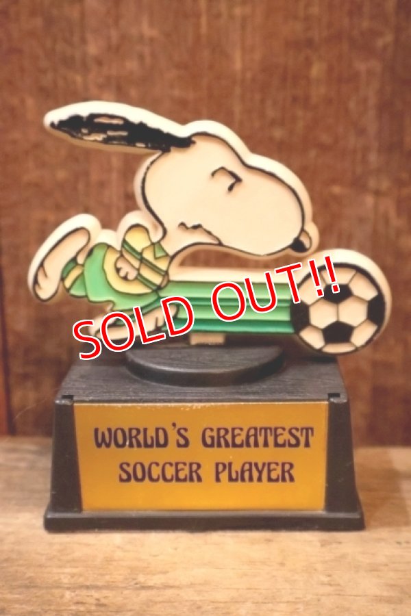 画像1: ct-251201-56 Snoopy / AVIVA 1970's Trophy " World's Greatest Soccer Player"