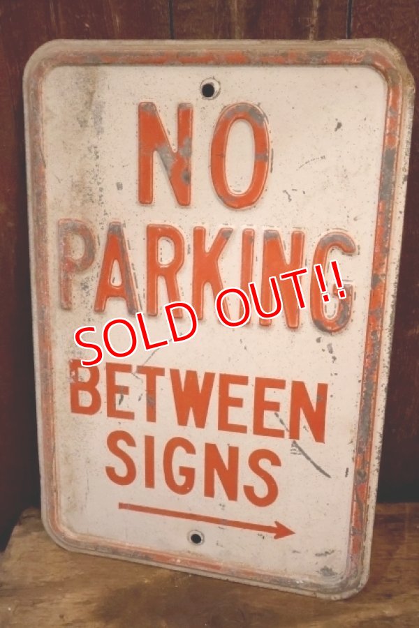 画像1: dp-260204-08 NO PARKING BETWEEN SIGNS → STEEL EMBOSSED STREET ROAD SIGN