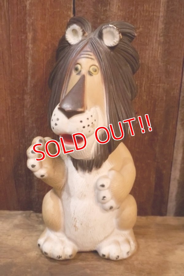 画像1: ct-251201-29 Tawny Scrawny Lion / PLAY PAL PLASTIC 1970's Coin Bank