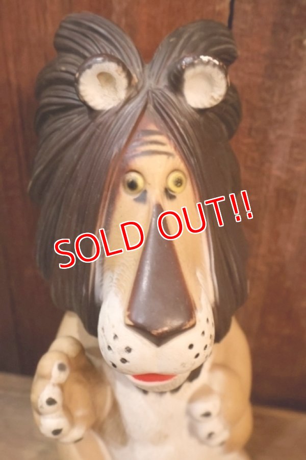 画像2: ct-251201-29 Tawny Scrawny Lion / PLAY PAL PLASTIC 1970's Coin Bank