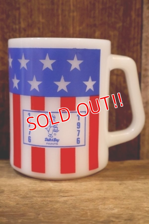 画像1: dp-251201-24 Dutch Boy PAINTS / FEDERAL 1976 Milk Glass Mug