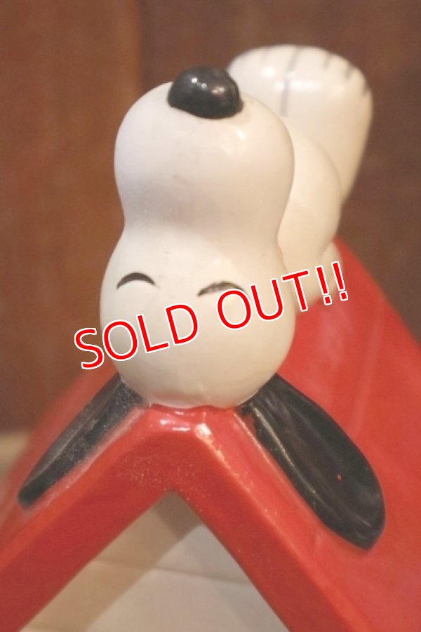 画像11: ct-260801-02 Snoopy / Determined 1970's Coin Bank "Snoopy House"