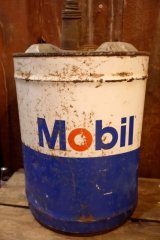 画像: dp-250618-66 Mobil 1970's 5 U.S. GALLONS OIL CAN