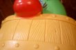 画像12: ct-261014-20 NEW YORK VINYL PROD 1971 Kilroy Peek-a-Boo Barrel Coin Bank