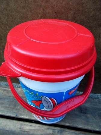 画像: ct-121107-10 EPCOT / Plastic Bucket